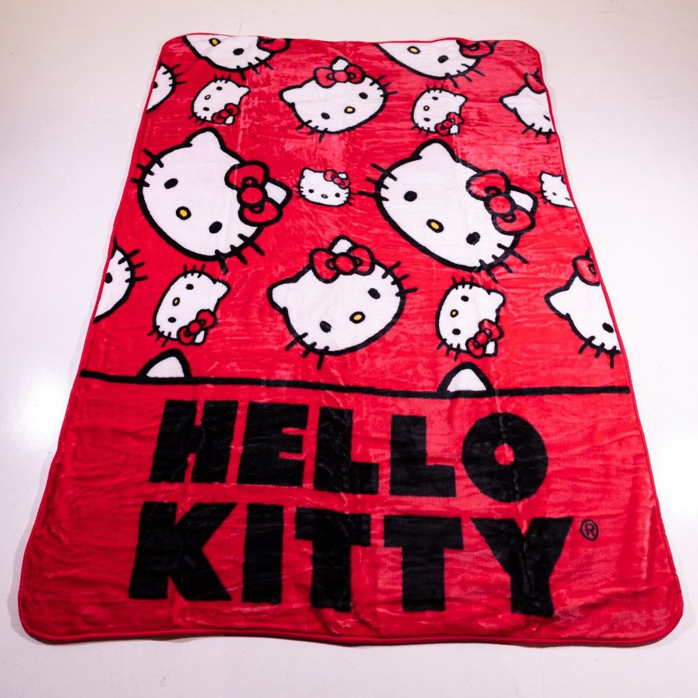 Brand New Super Soft Plush Hello Kitty Blanket